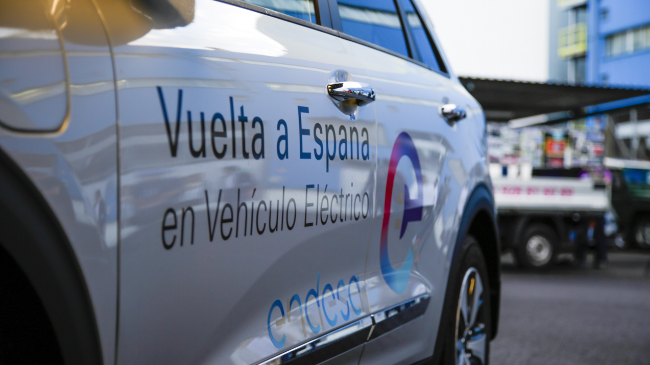 Coche eléctrico de la Vuelta a España en vehículo eléctrico de Endesa